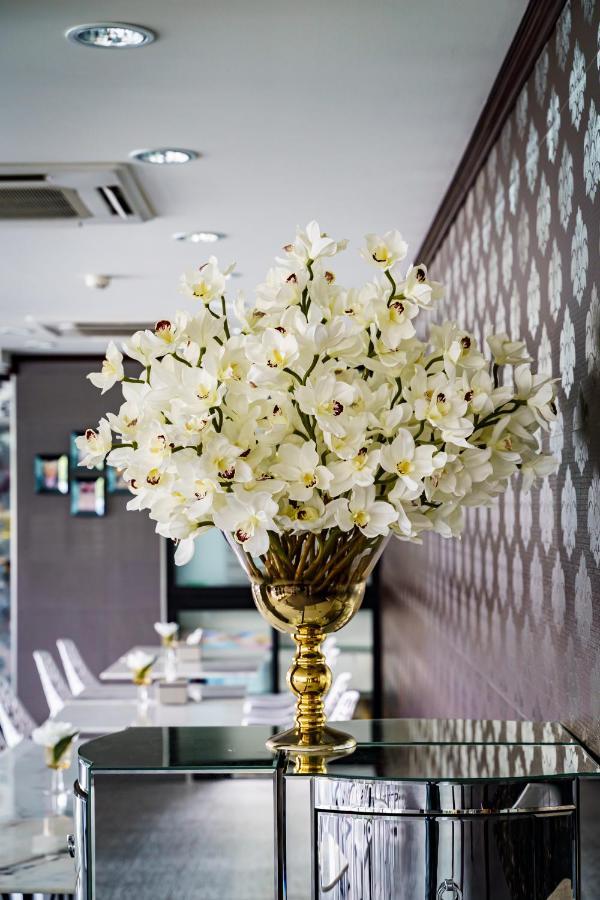 Lux Boutique Hotel Nonthaburi Exterior foto